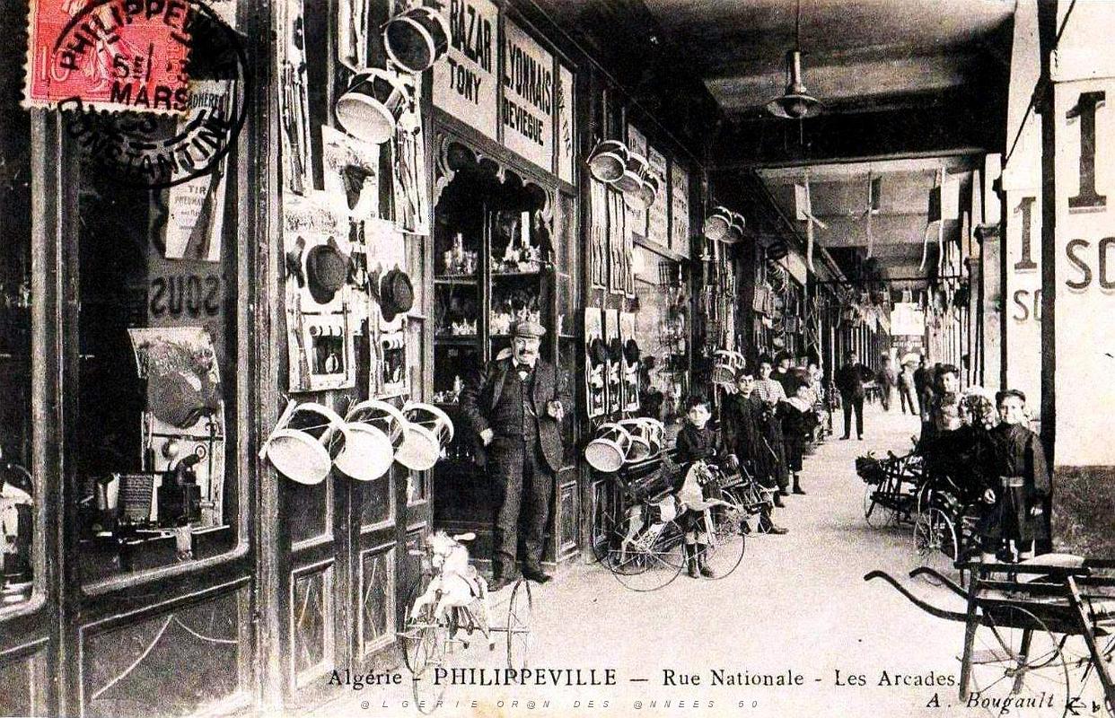 1781- Philippeville - Rue Nationale - Les Arcades -1903.jpg